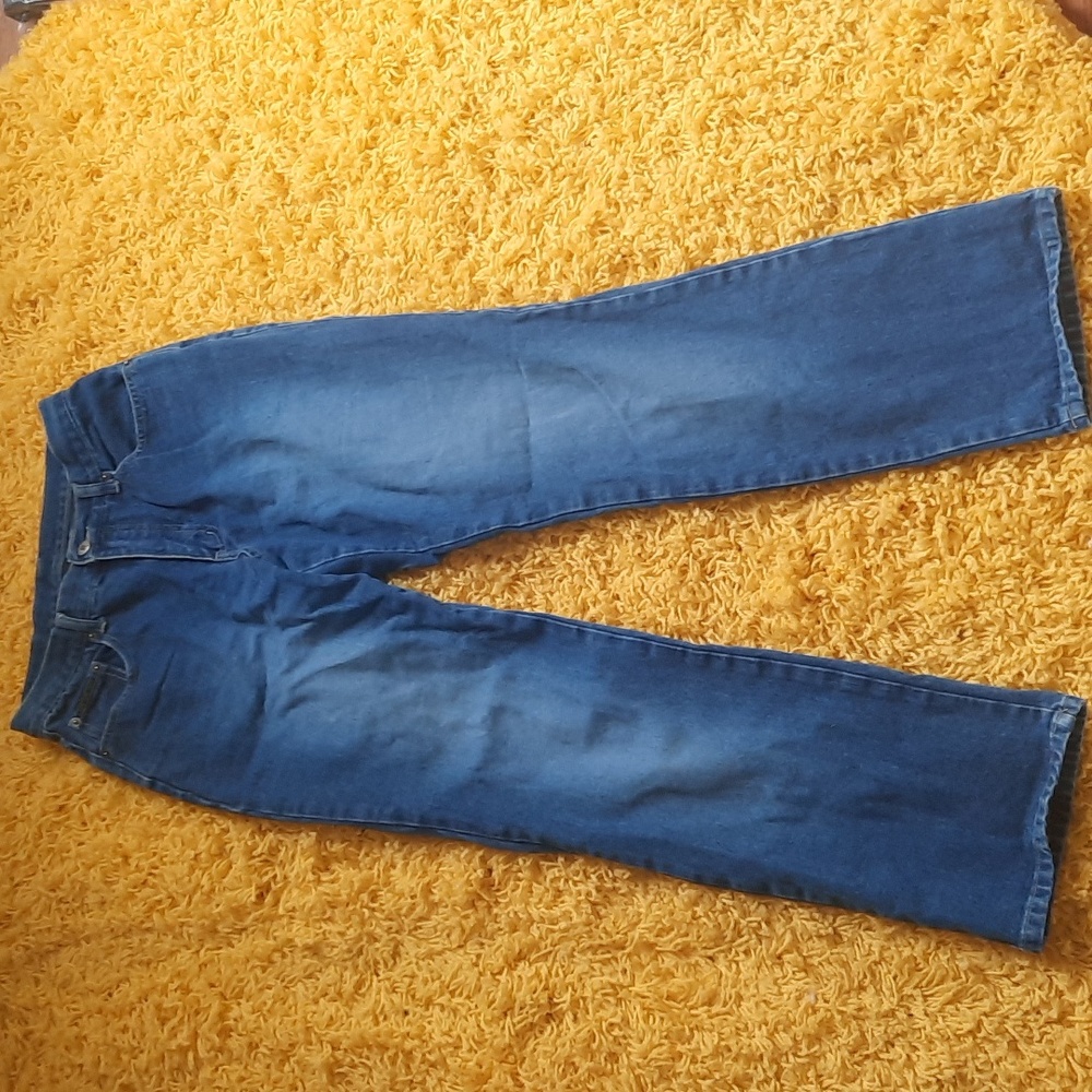 High waisted flare New York and Co Jeans size 6